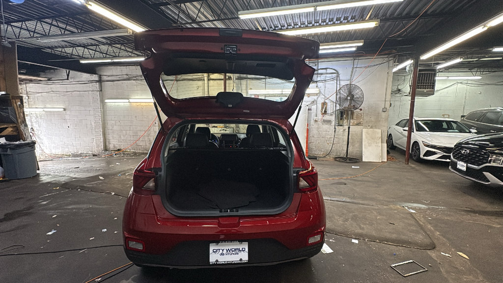 Used 2025 Hyundai Venue Limited FWD image 30