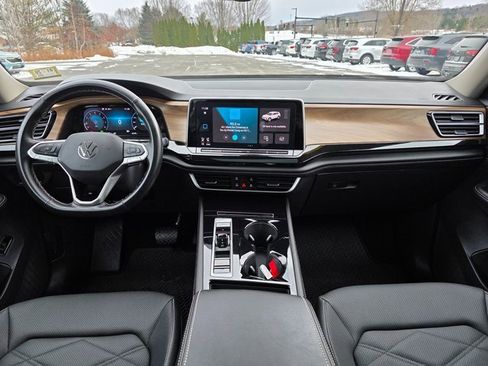 Used 2025 Volkswagen Atlas SE image 25