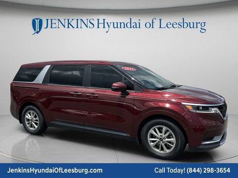 Used 2024 Kia Carnival LX FWD image 2