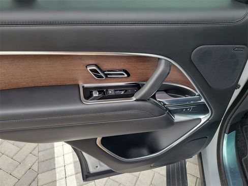 Certified 2024 Land Rover Range Rover SE image 22