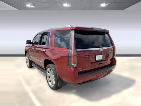 Used 2017 Cadillac Escalade Luxury image 3