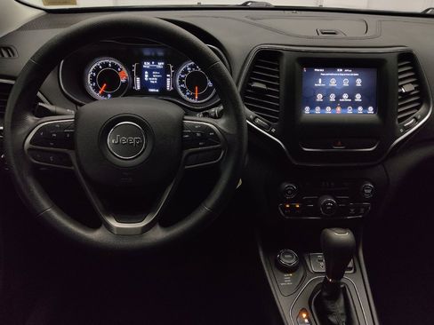 Used 2019 Jeep Cherokee Latitude w/ Popular Appearance Group AWD/4WD image 22