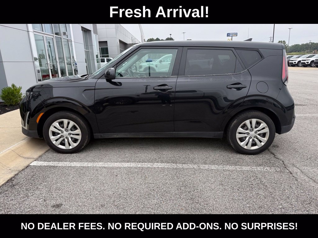 Used 2023 Kia Soul LX FWD image 1