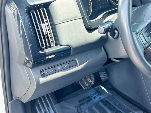 Used 2025 Nissan Pathfinder SV AWD/4WD image 7