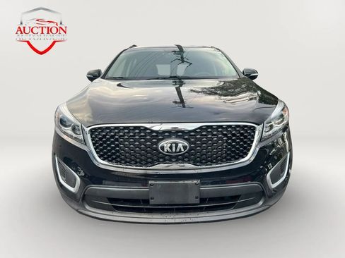 Used 2017 Kia Sorento AWD image 2