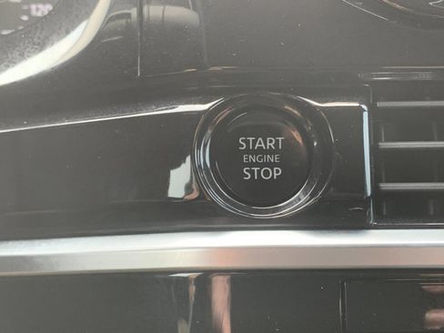 Used 2025 Nissan Pathfinder SV AWD/4WD image 28