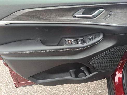 New 2025 Jeep Grand Cherokee L Limited w/ Black Appearance Package image 20