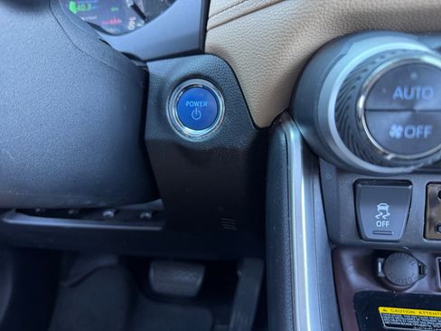 Certified 2020 Toyota RAV4 Limited image 28