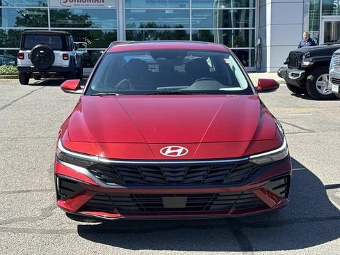 Used 2025 Hyundai Elantra SEL FWD image 7