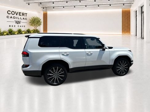 Used 2024 Lexus GX 550 w/ Accessory Package (2T) AWD/4WD image 12