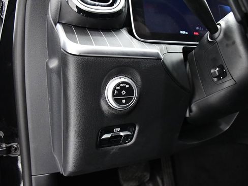 Used 2023 Mercedes-Benz C 300 4MATIC Sedan image 11