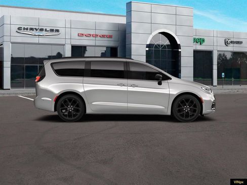 New 2026 Chrysler Pacifica Limited w/ S Appearance Package image 9