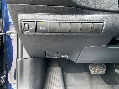 Used 2025 Toyota Corolla SE FWD image 33