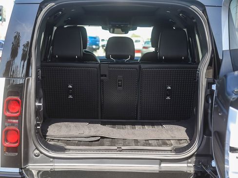 Used 2023 Land Rover Defender 110 X-Dynamic SE image 28