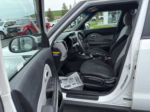 Used 2014 Kia Soul FWD image 23