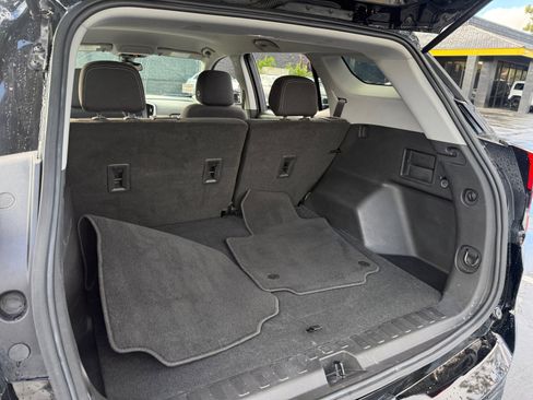 Used 2022 GMC Terrain SLE w/ Driver Convenience Package image 19