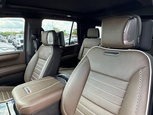 Used 2025 GMC Yukon Denali Ultimate AWD/4WD image 17
