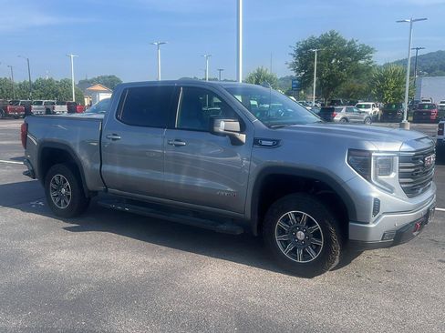 Used 2024 GMC Sierra 1500 AT4 w/ Technology Package AWD/4WD image 3