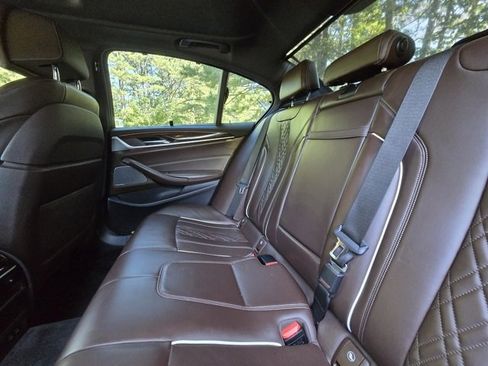 Used 2020 BMW M550i xDrive w/ Executive Package image 17