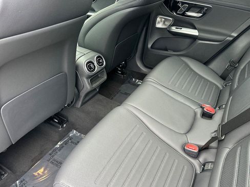 Used 2025 Mercedes-Benz GLC 300 4MATIC image 11