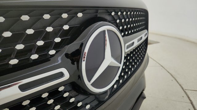 Used 2023 Mercedes-Benz GLB 250 w/ AMG Line image 32