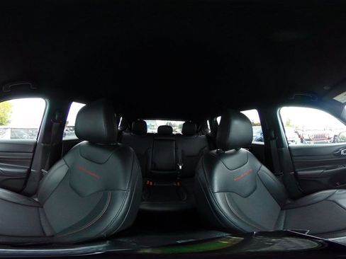 Used 2025 Jeep Compass Trailhawk w/ Trailer Tow Group image 42