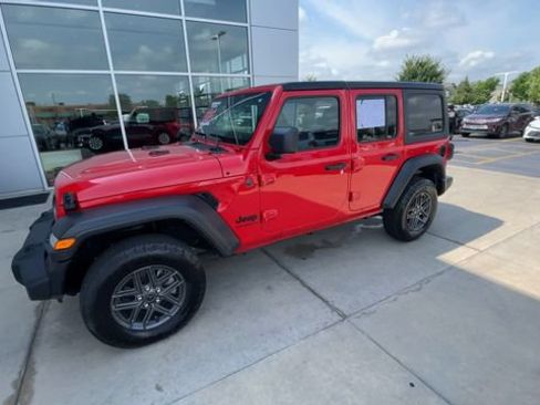 Used 2025 Jeep Wrangler Unlimited Sport AWD/4WD image 6