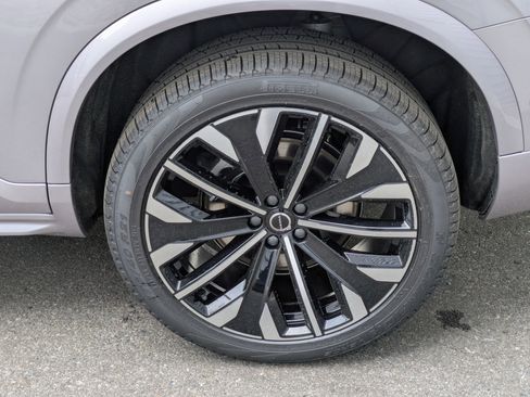 New 2026 Volvo XC90 B5 Plus w/ Protection Package AWD/4WD image 16