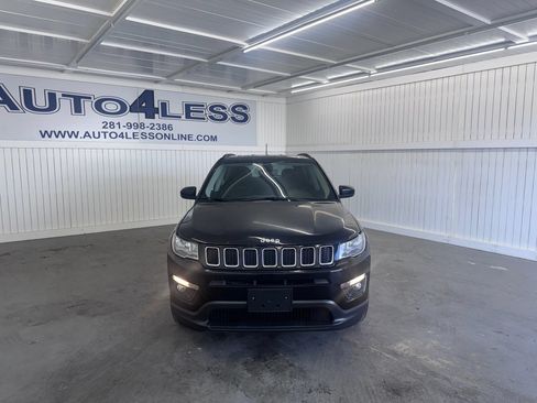 Used 2019 Jeep Compass Latitude FWD image 2