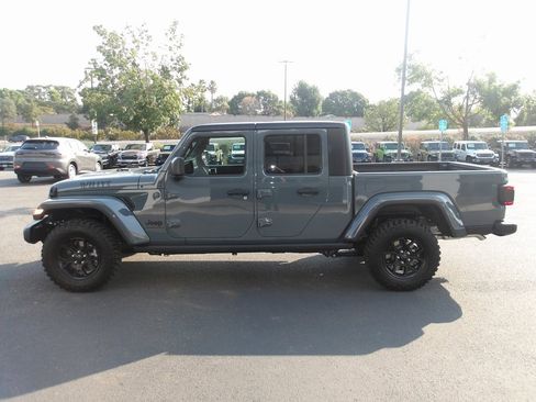 New 2025 Jeep Gladiator Willys image 5