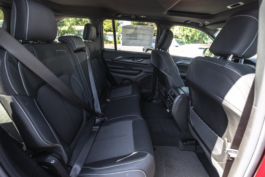 New 2026 Jeep Grand Cherokee Laredo X AWD/4WD image 28