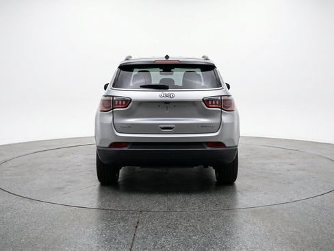 Used 2025 Jeep Compass Limited AWD/4WD image 7