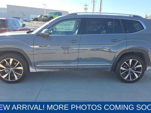 Used 2025 Volkswagen Atlas SEL Premium R-Line image 2