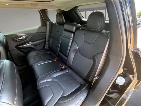 Used 2019 Jeep Cherokee Limited AWD/4WD image 27