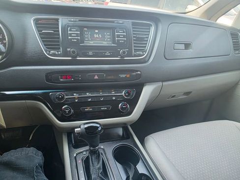 Used 2016 Kia Sedona L image 13