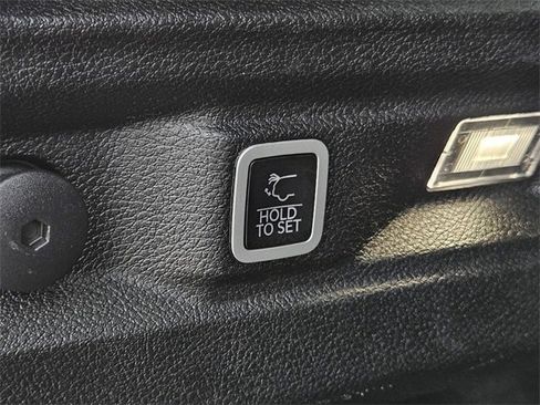 Used 2024 Jeep Grand Cherokee L Laredo image 10