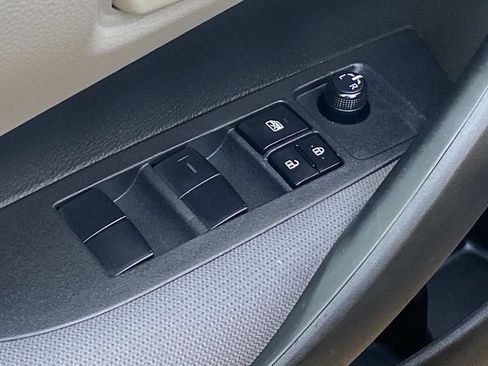 Used 2022 Toyota Corolla LE FWD image 13