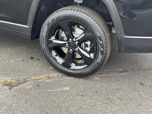 New 2025 Jeep Grand Cherokee L Limited w/ Black Appearance Package image 8