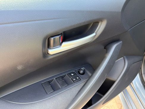 Used 2020 Toyota Corolla LE image 9