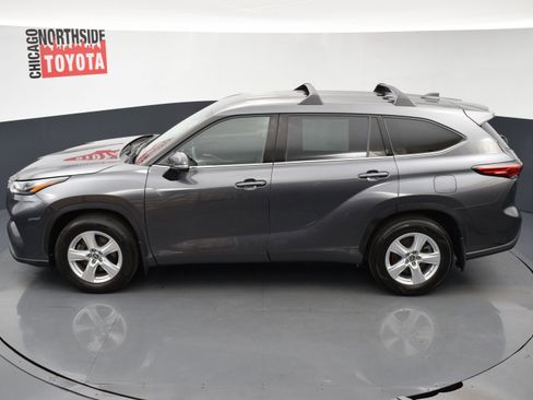 Used 2022 Toyota Highlander LE image 20