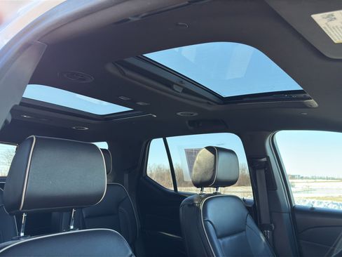 Used 2022 Chevrolet Traverse Premier w/ Redline Edition image 32
