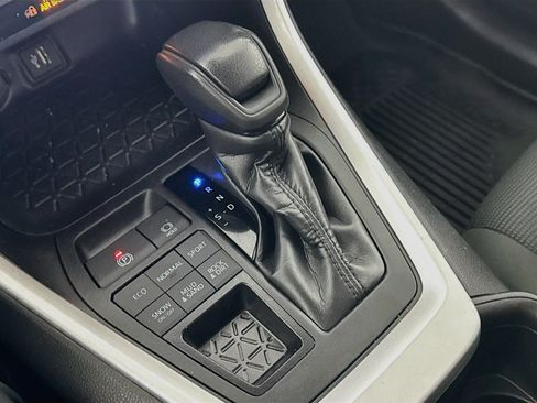Used 2024 Toyota RAV4 LE AWD/4WD image 18
