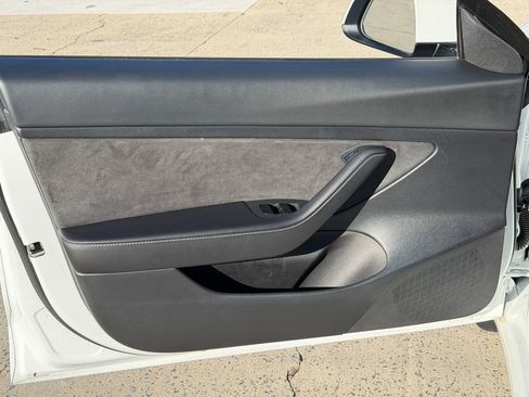 Used 2021 Tesla Model 3 Standard Range Plus image 11