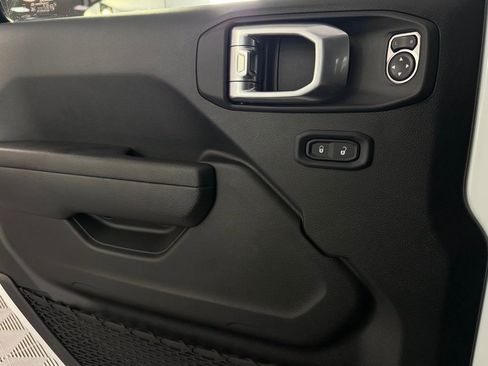 Used 2024 Jeep Wrangler Unlimited image 28