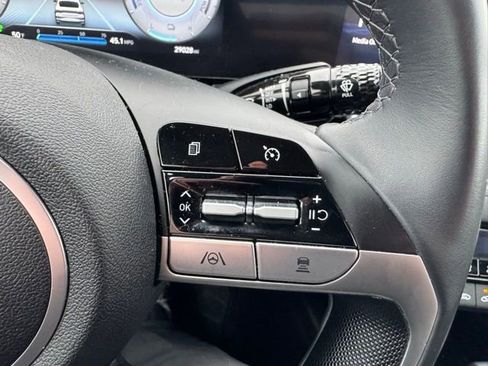 Used 2023 Hyundai Elantra Limited image 18