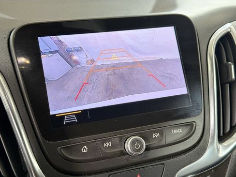 Used 2019 Chevrolet Equinox LT w/ Sun & Navigation Package AWD/4WD image 16