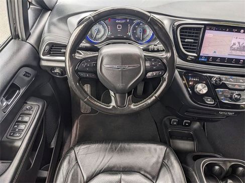 Certified 2021 Chrysler Pacifica Touring-L w/ S Appearance Package image 11