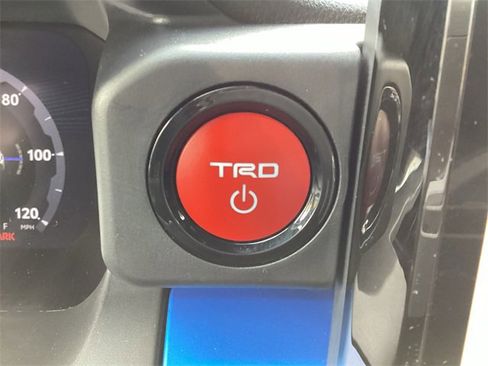 Certified 2025 Toyota Tacoma TRD Off-Road image 19