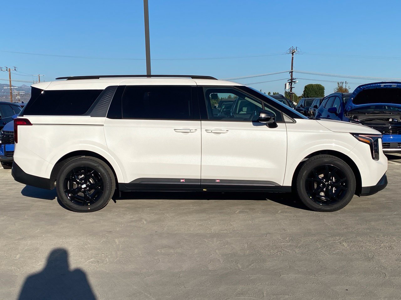 New 2027 Kia Carnival EX FWD image 2