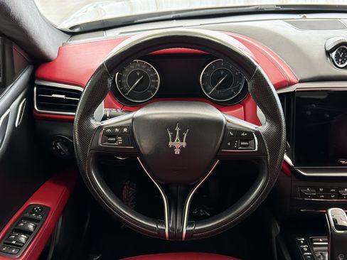 Used 2022 Maserati Ghibli Modena RWD image 11